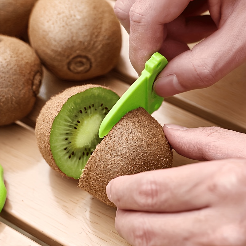 Two creative kiwi peelers with - Camp Cooking Set recensie en prijs